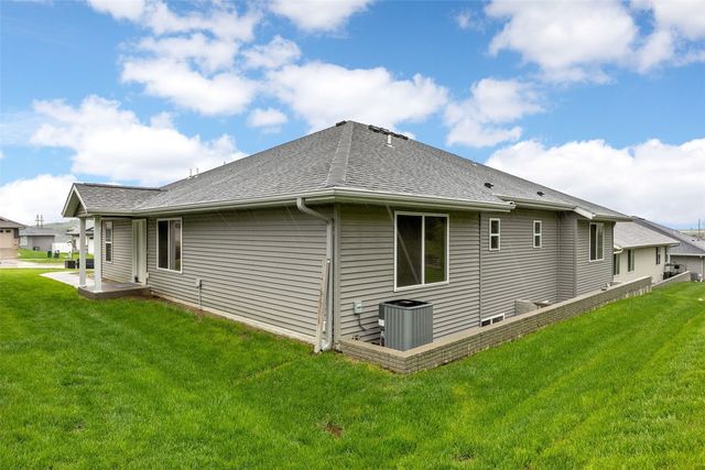 4320 Banar Avenue SW, Cedar Rapids, IA 52404