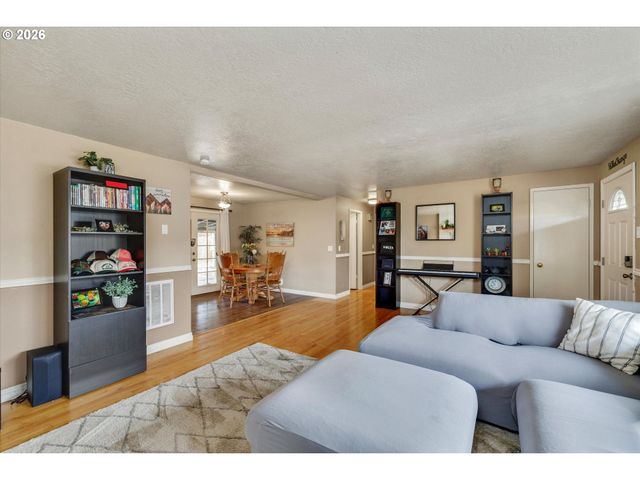 1173 Se ELM St, Hillsboro, OR 97123