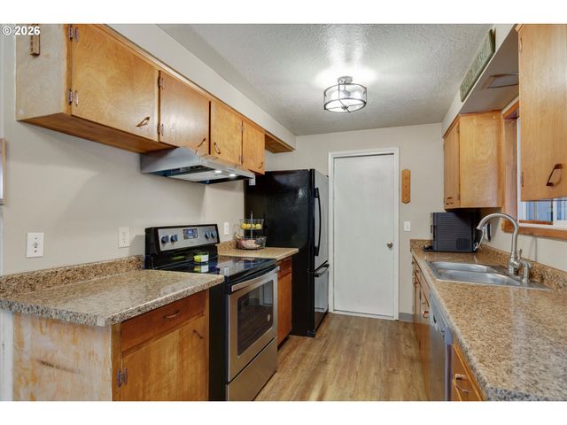 1173 Se ELM St, Hillsboro, OR 97123