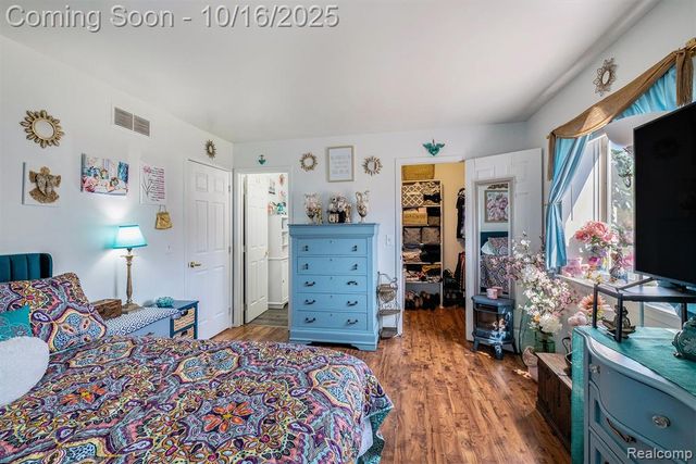 9343 Parkview Circle, Grand Blanc, MI 48439