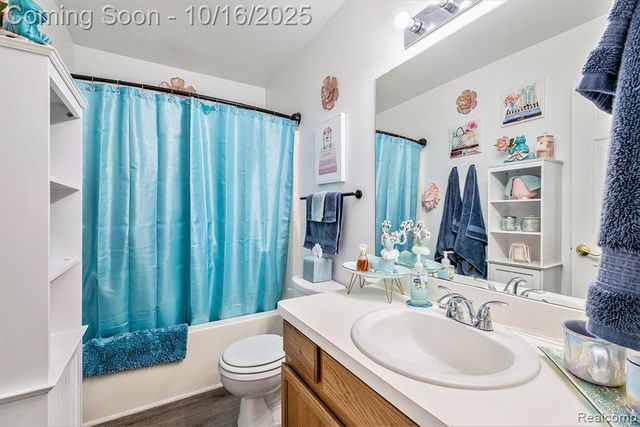 9343 Parkview Circle, Grand Blanc, MI 48439