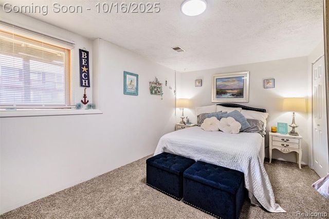 9343 Parkview Circle, Grand Blanc, MI 48439