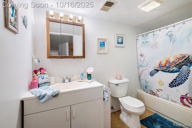 9343 Parkview Circle, Grand Blanc, MI 48439