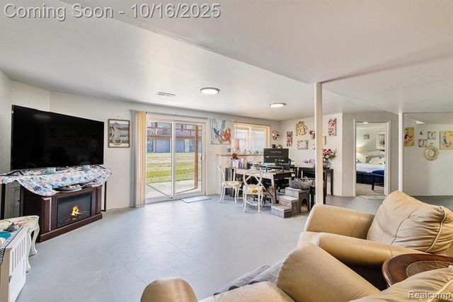 9343 Parkview Circle, Grand Blanc, MI 48439