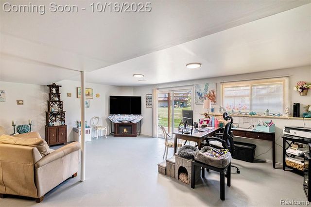 9343 Parkview Circle, Grand Blanc, MI 48439