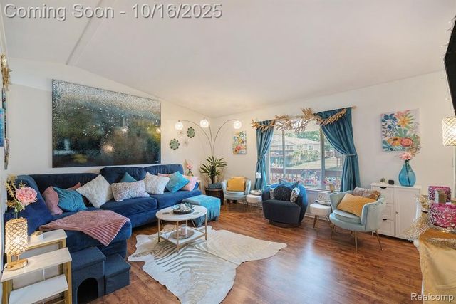 9343 Parkview Circle, Grand Blanc, MI 48439