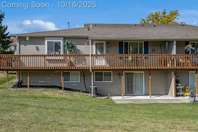 9343 Parkview Circle, Grand Blanc, MI 48439