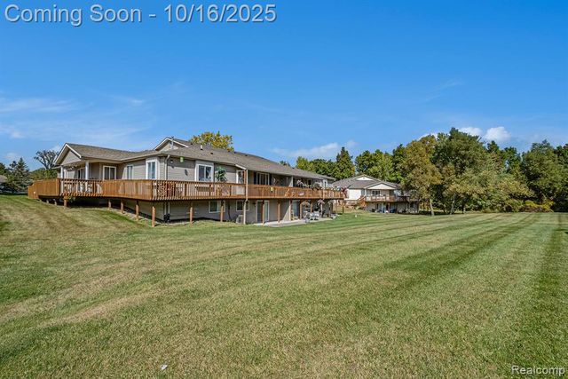 9343 Parkview Circle, Grand Blanc, MI 48439