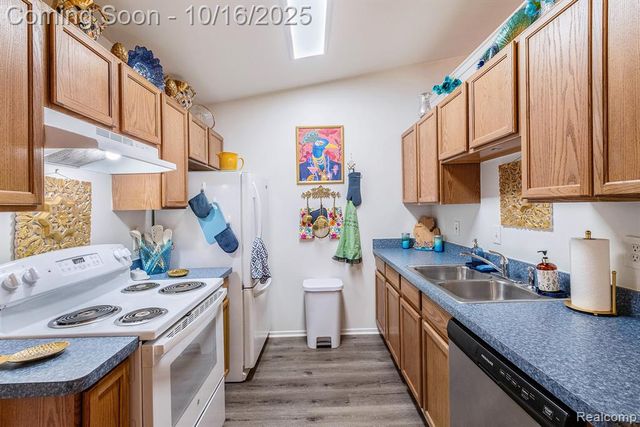 9343 Parkview Circle, Grand Blanc, MI 48439