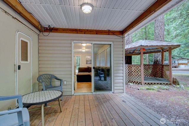 215 Big River Boulevard E, Deming, WA 98244