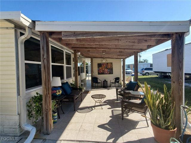 938 Lazy LN, North Fort Myers, FL 33917