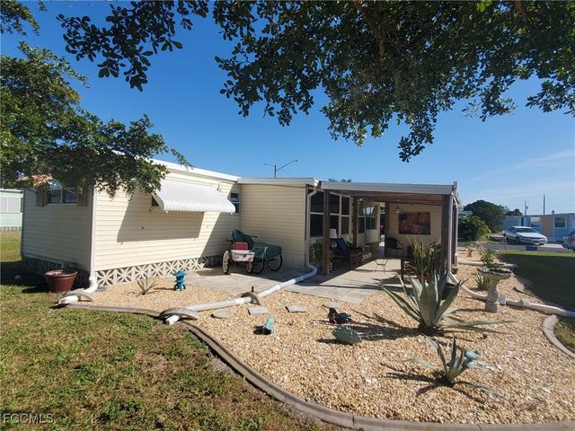 938 Lazy LN, North Fort Myers, FL 33917