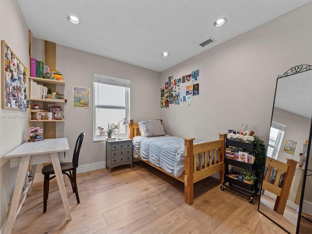 1150 Fairfield Meadows Dr, Weston, FL 33327