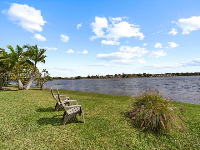 1150 Fairfield Meadows Dr, Weston, FL 33327