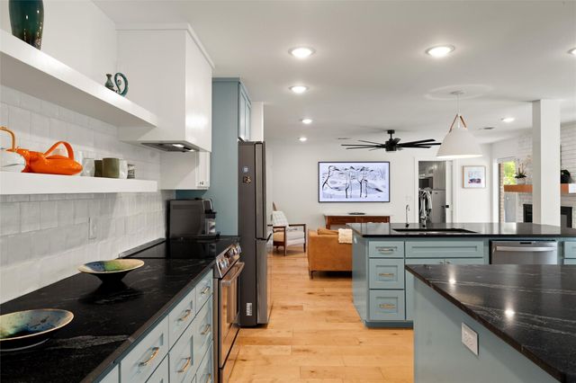 10721 Fountainbleu CIR, Austin, TX 78750