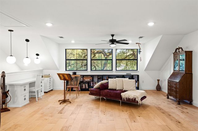 10721 Fountainbleu CIR, Austin, TX 78750