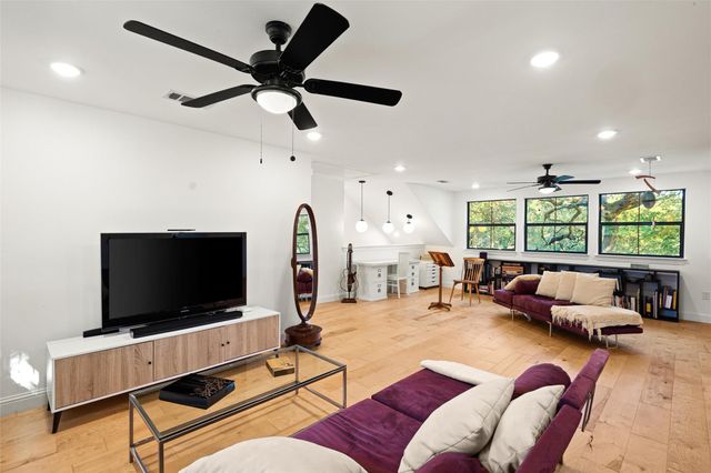 10721 Fountainbleu CIR, Austin, TX 78750