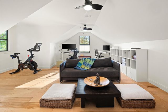 10721 Fountainbleu CIR, Austin, TX 78750
