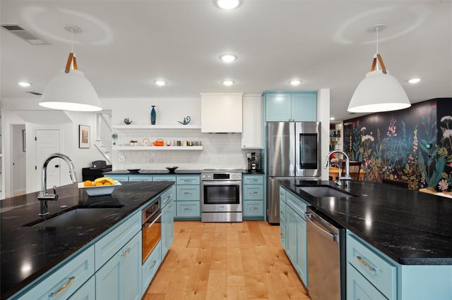 10721 Fountainbleu CIR, Austin, TX 78750