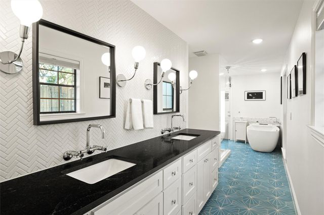 10721 Fountainbleu CIR, Austin, TX 78750