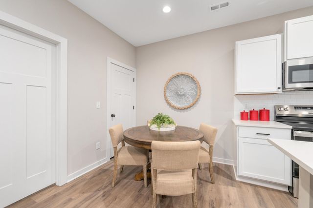 2865 S Cedar Crest Ct, Wichita, KS 67215