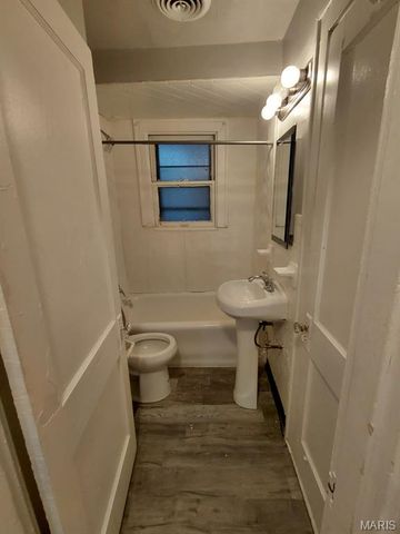 3512 West Place, St Louis, MO 63121