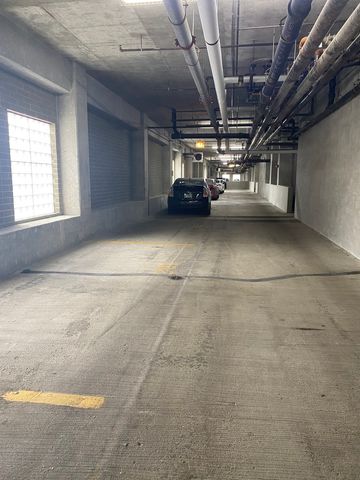 1122 W Catalpa Avenue P-362, Chicago, IL 60640