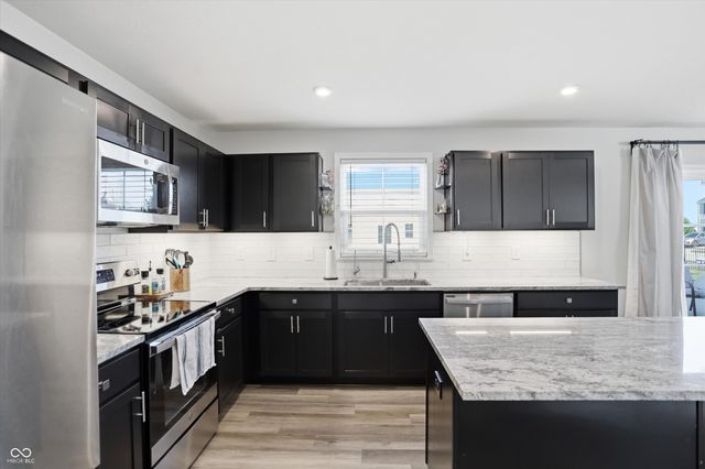 9860 Oakmont East Drive, Pendleton, IN 46064
