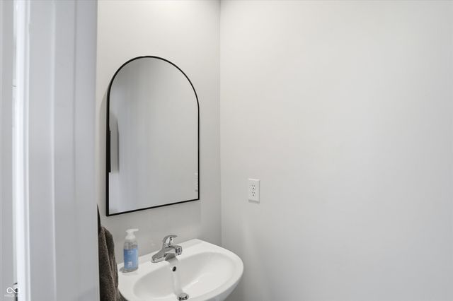 9860 Oakmont East Drive, Pendleton, IN 46064