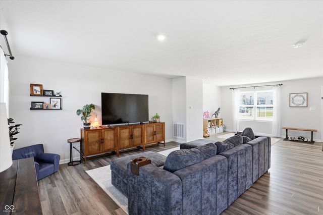 9860 Oakmont East Drive, Pendleton, IN 46064