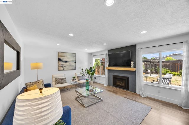 720 Leland Way, Livermore, CA 94550