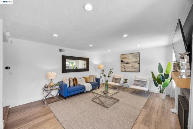 720 Leland Way, Livermore, CA 94550