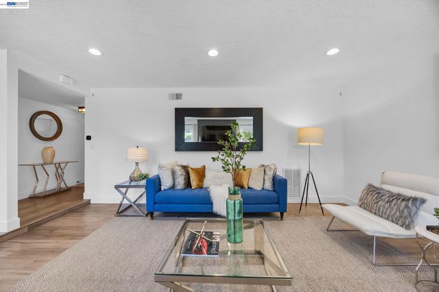 720 Leland Way, Livermore, CA 94550