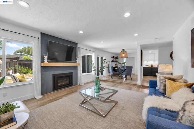 720 Leland Way, Livermore, CA 94550