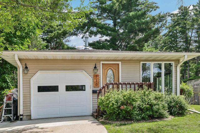 730 Meadow Lane, Reedsburg, WI 53959