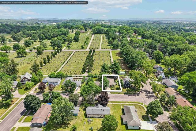 730 Meadow Lane, Reedsburg, WI 53959