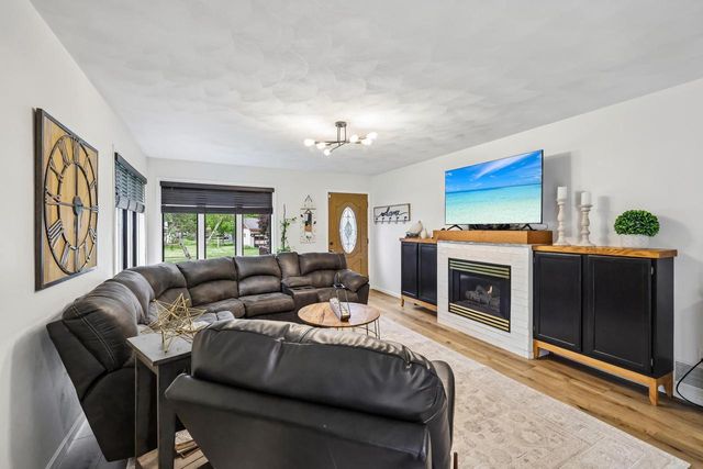 730 Meadow Lane, Reedsburg, WI 53959