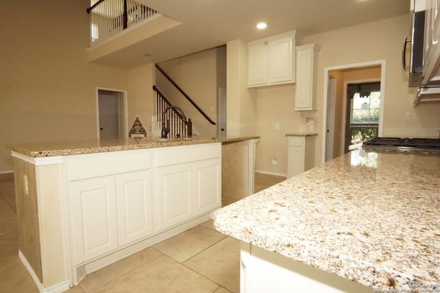 9015 La Junta, San Antonio, TX 78254