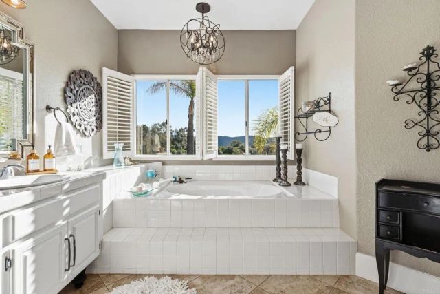 2763 Canyon Oak Place, Escondido, CA 92029