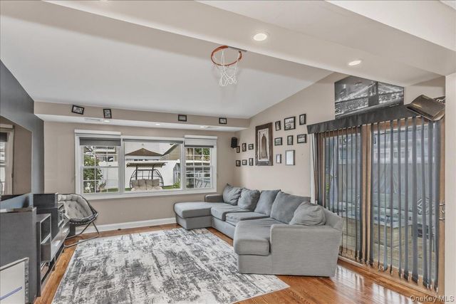 306 Latham Road, Mineola, NY 11501