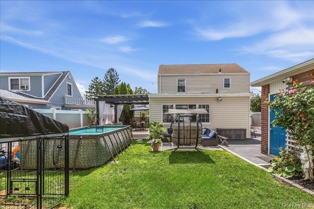 306 Latham Road, Mineola, NY 11501