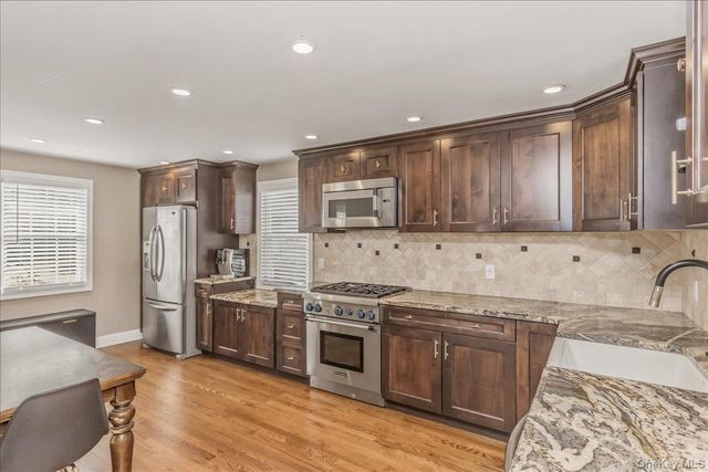 306 Latham Road, Mineola, NY 11501