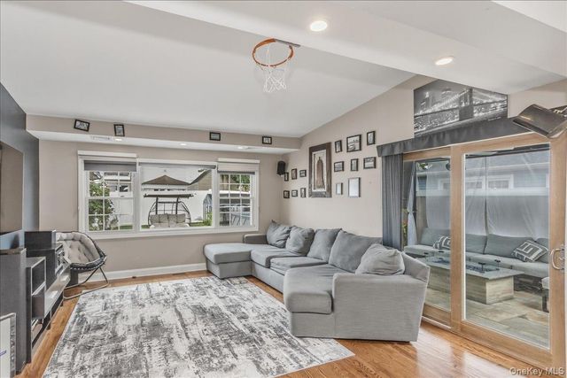 306 Latham Road, Mineola, NY 11501