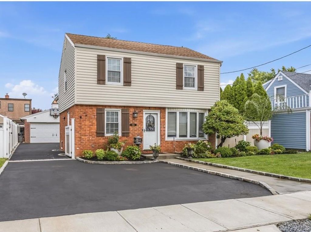 306 Latham Road, Mineola, NY 11501