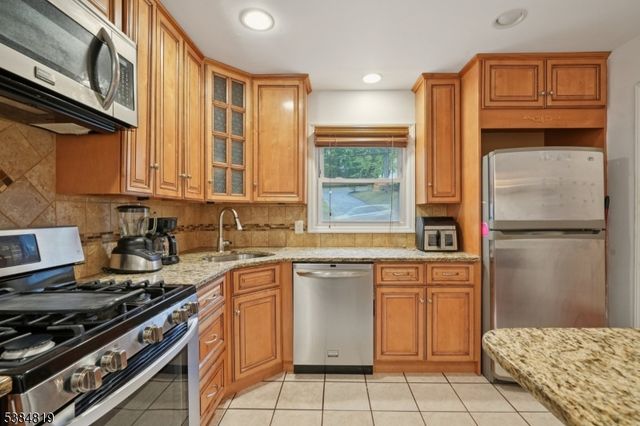 280 E Cedar St, Livingston Twp., NJ 07039