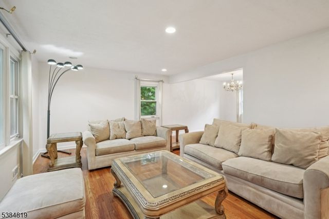 280 E Cedar St, Livingston Twp., NJ 07039