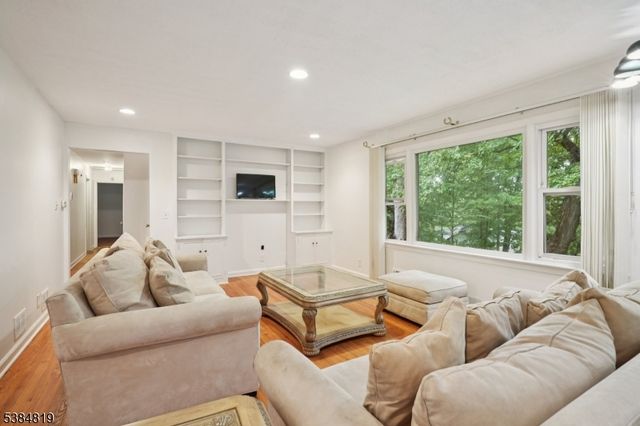 280 E Cedar St, Livingston Twp., NJ 07039