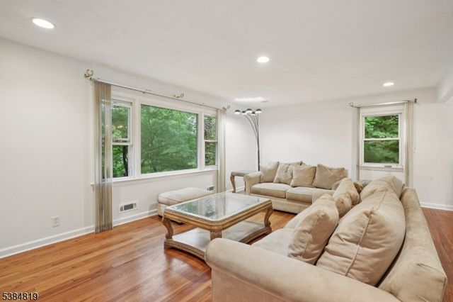 280 E Cedar St, Livingston Twp., NJ 07039