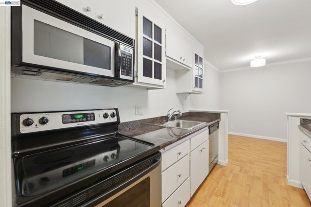 385 Jayne Avenue 205, Oakland, CA 94610