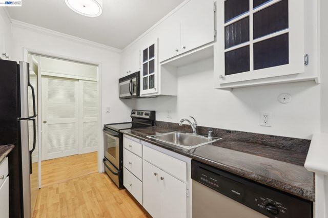 385 Jayne Avenue 205, Oakland, CA 94610